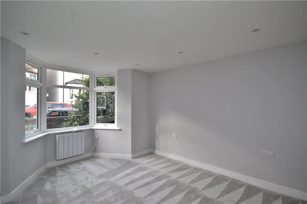 Denzil Road, Guildford, GU2, photo 2