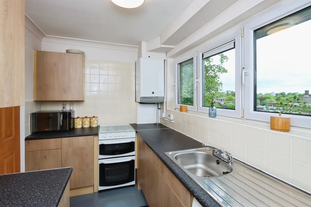 Stradbroke Walk, Sheffield, S13, photo 2