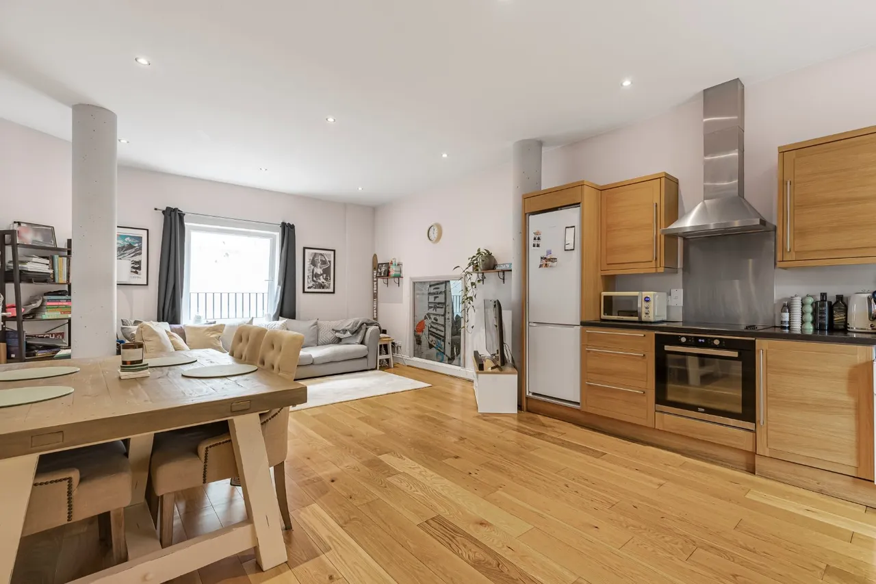 2 bed flat for sale — Crescent Lane, Clapham, London, SW4