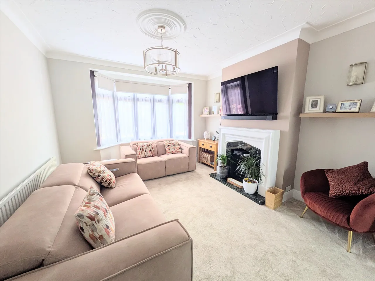 WOODLANDS AVENUE, Romford, Essex RM6 6EA, photo 2