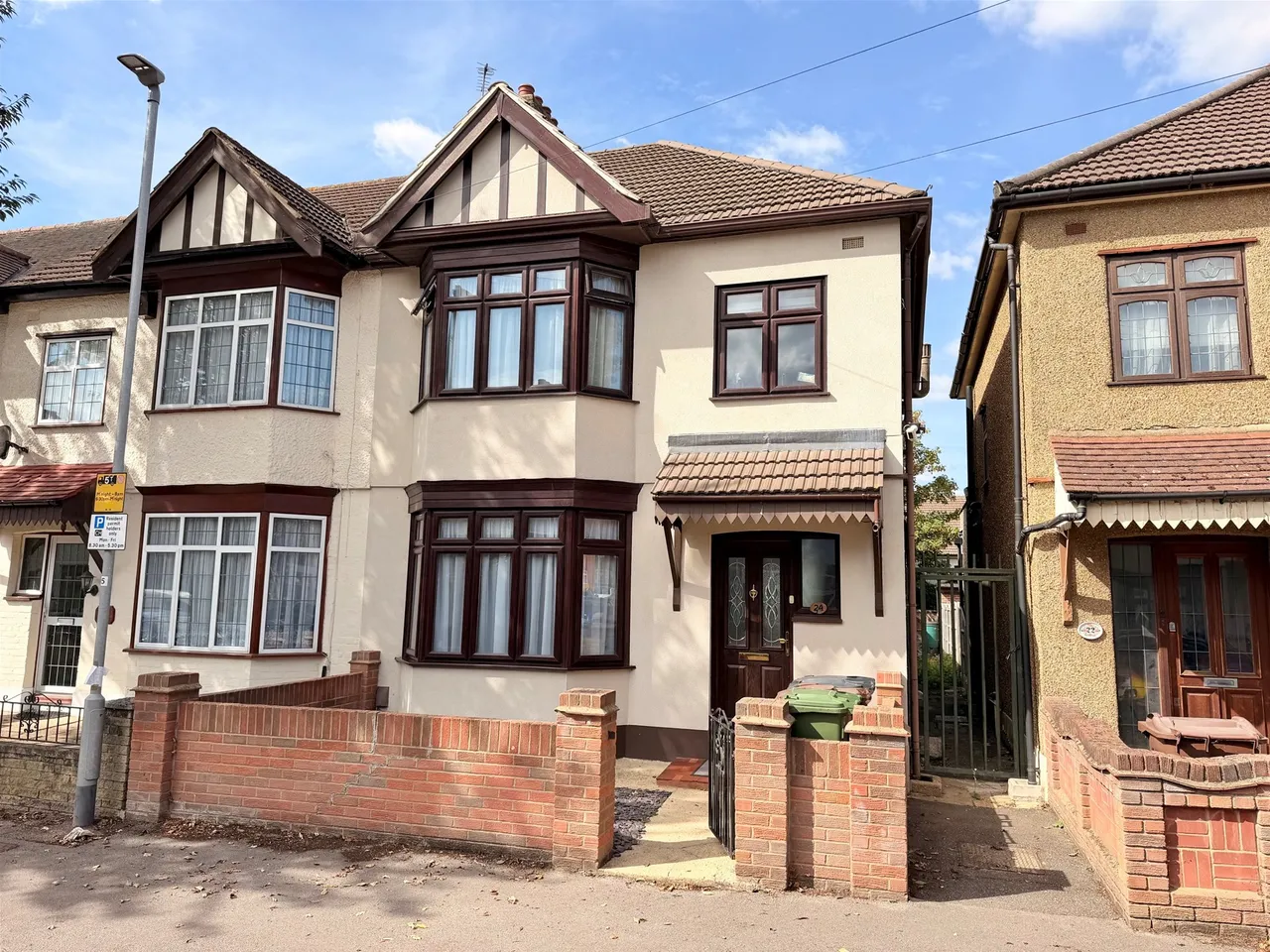 3 bed property for sale — WOODLANDS AVENUE, Romford, Essex RM6 6EA
