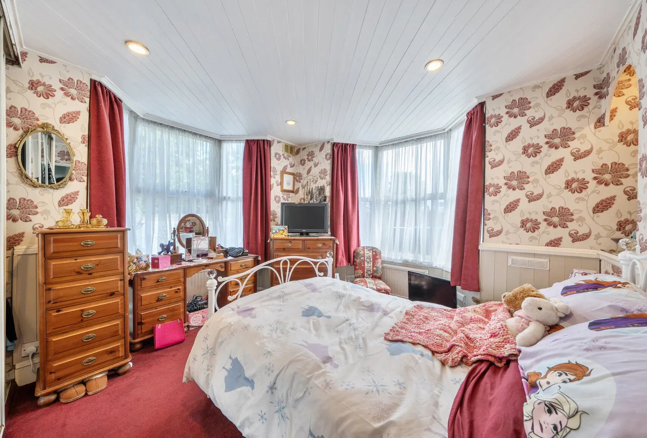 Carshalton Road, Mitcham, CR4 4HJ, photo 8
