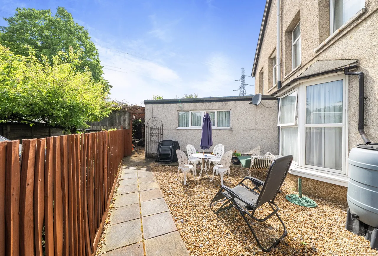 Carshalton Road, Mitcham, CR4 4HJ, photo 9