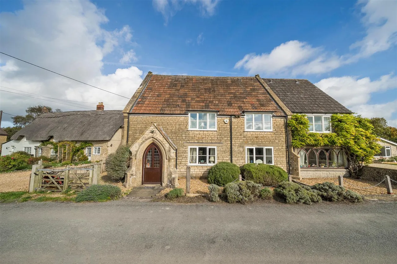 5 bed house for sale, Theobalds Green, Calstone, SN11