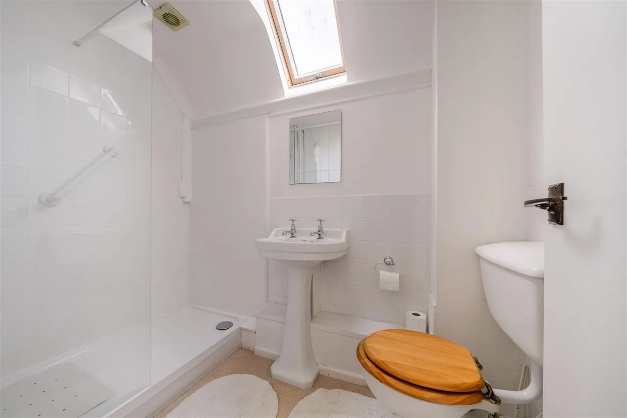 Theobalds Green, Calstone, SN11, photo 16