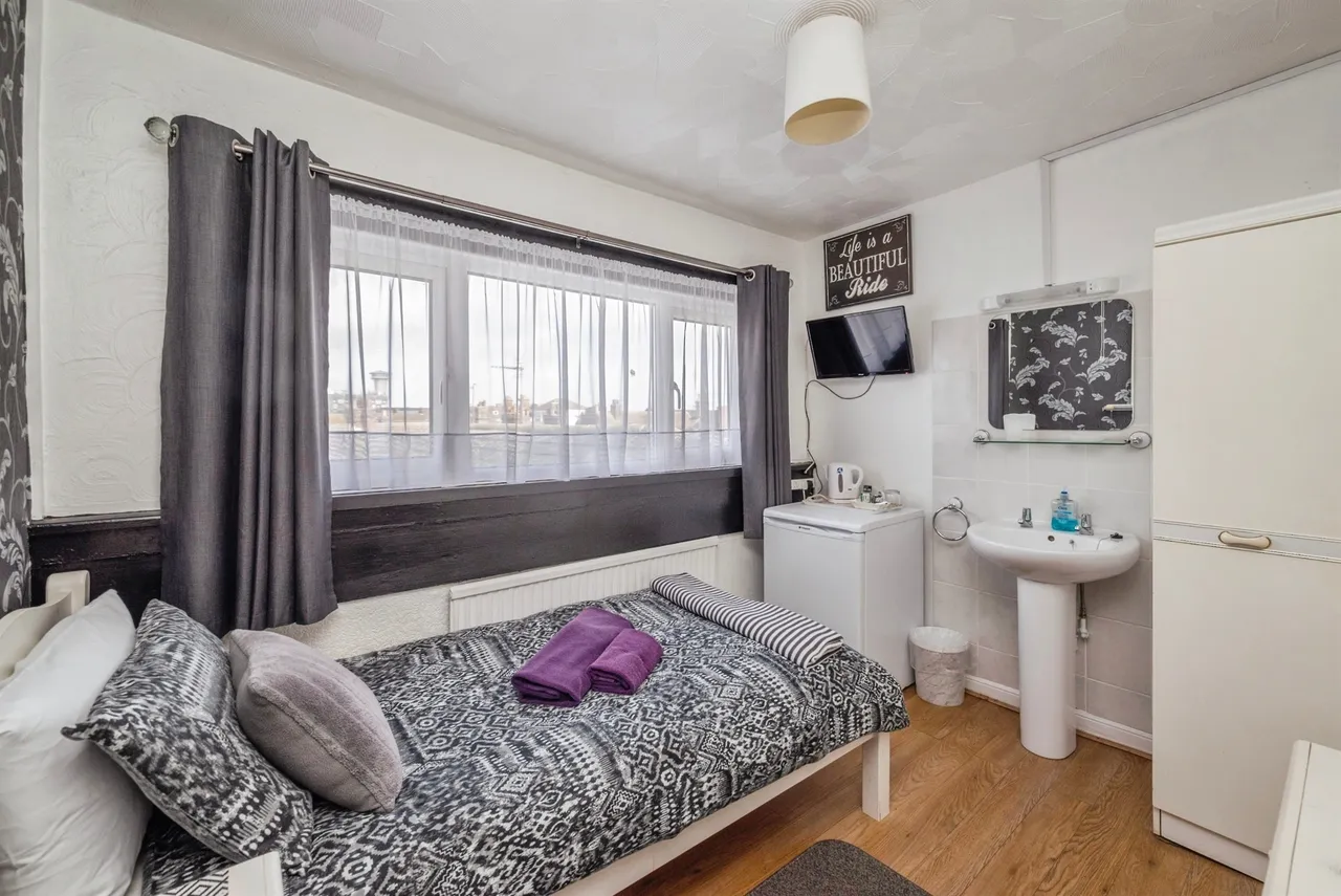 Victoria Road, Great Yarmouth, photo 12