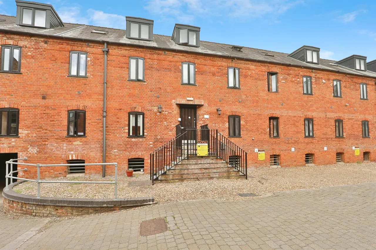 2 bed flat for sale — The Maltings, Dereham