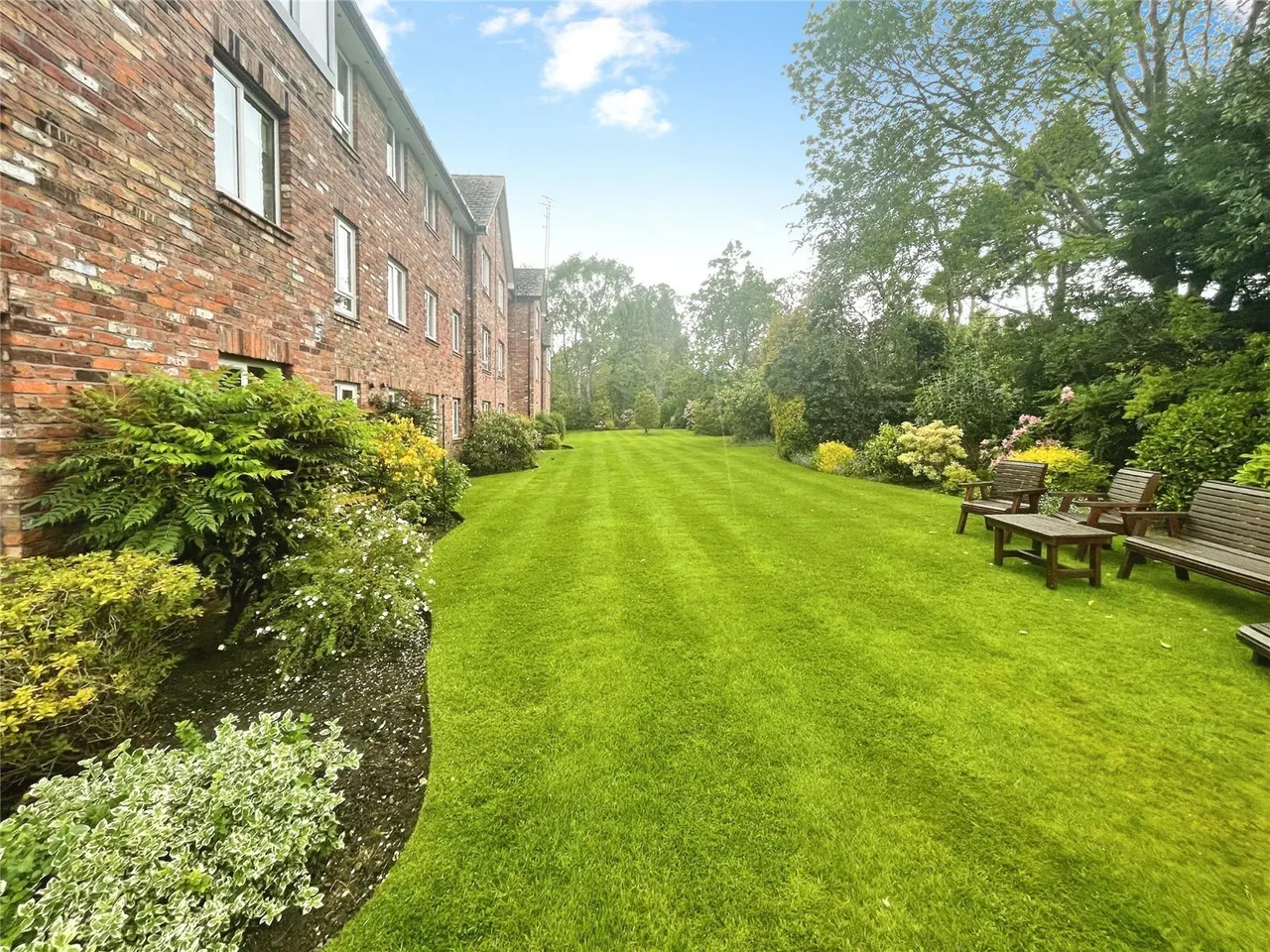 Grove Avenue, Wilmslow, Cheshire, SK9, photo 9