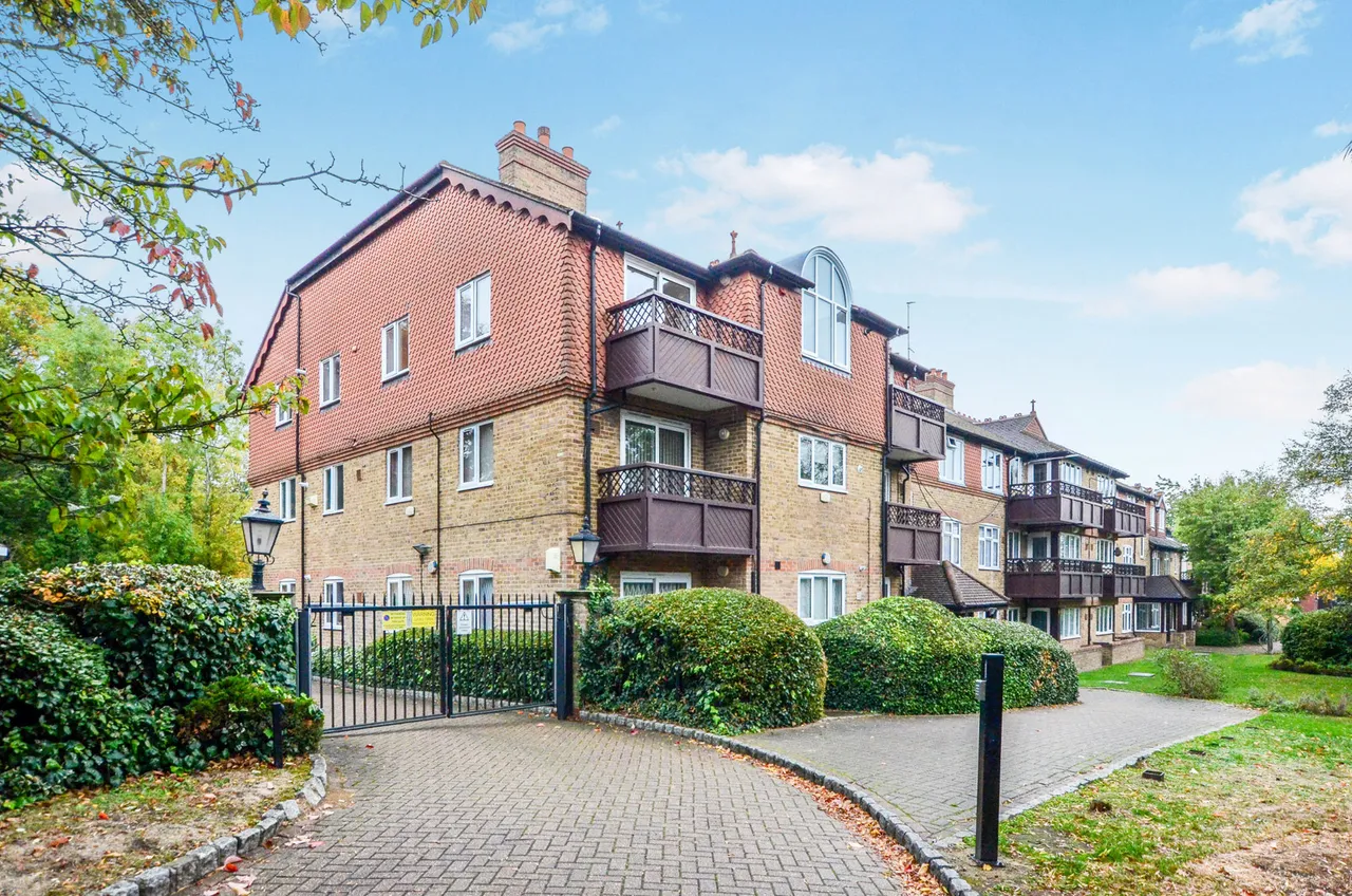 2 bed flat to rent, Marsh Lane, Stanmore Fees Apply, HA7