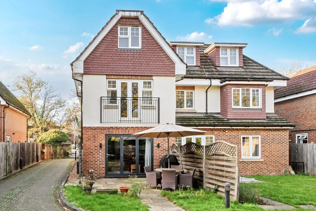 Byfleet Road, New Haw, KT15, photo 15