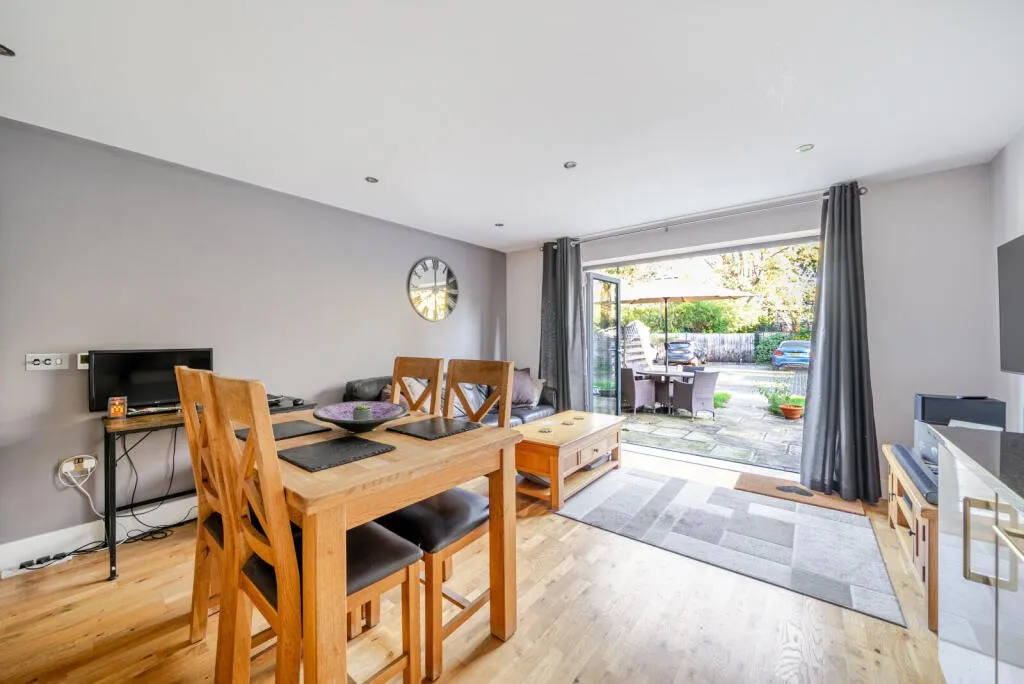 Byfleet Road, New Haw, KT15, photo 6
