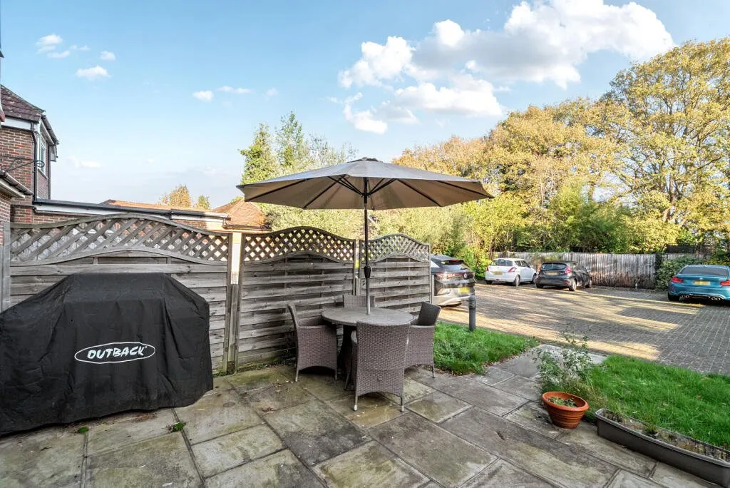Byfleet Road, New Haw, KT15, photo 4