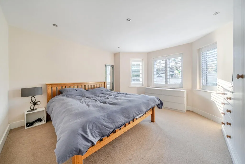 Byfleet Road, New Haw, KT15, photo 9