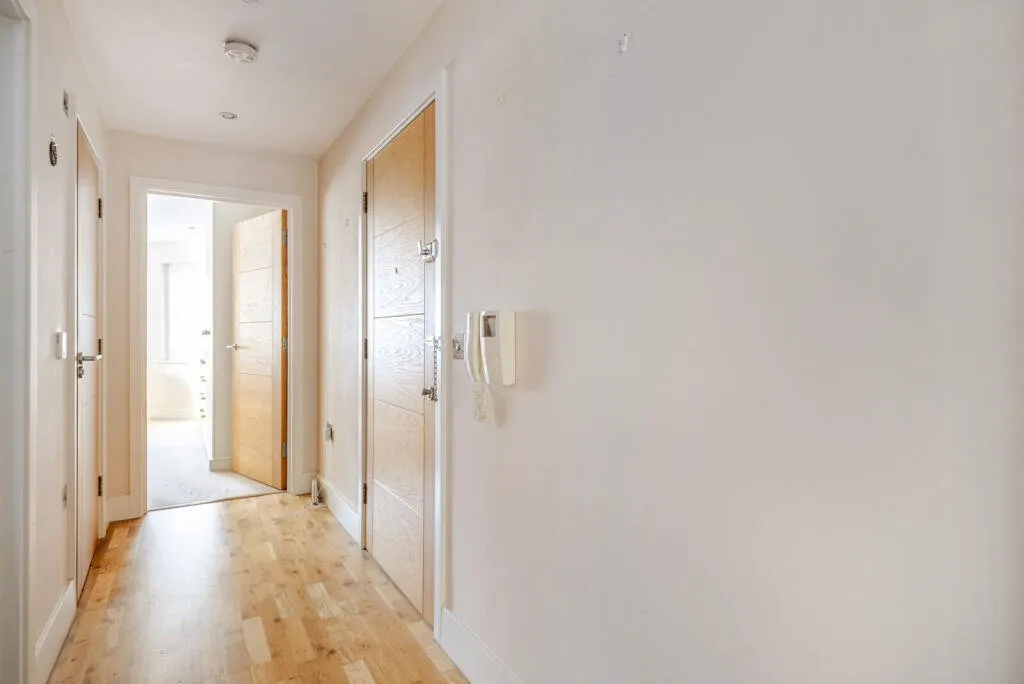 Byfleet Road, New Haw, KT15, photo 13