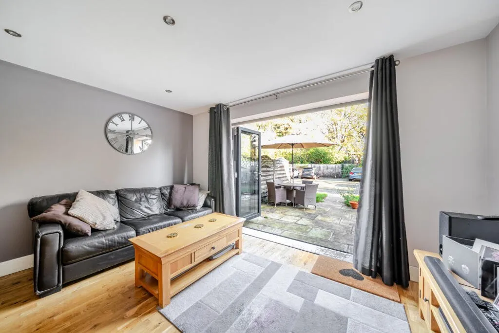 Byfleet Road, New Haw, KT15, photo 2