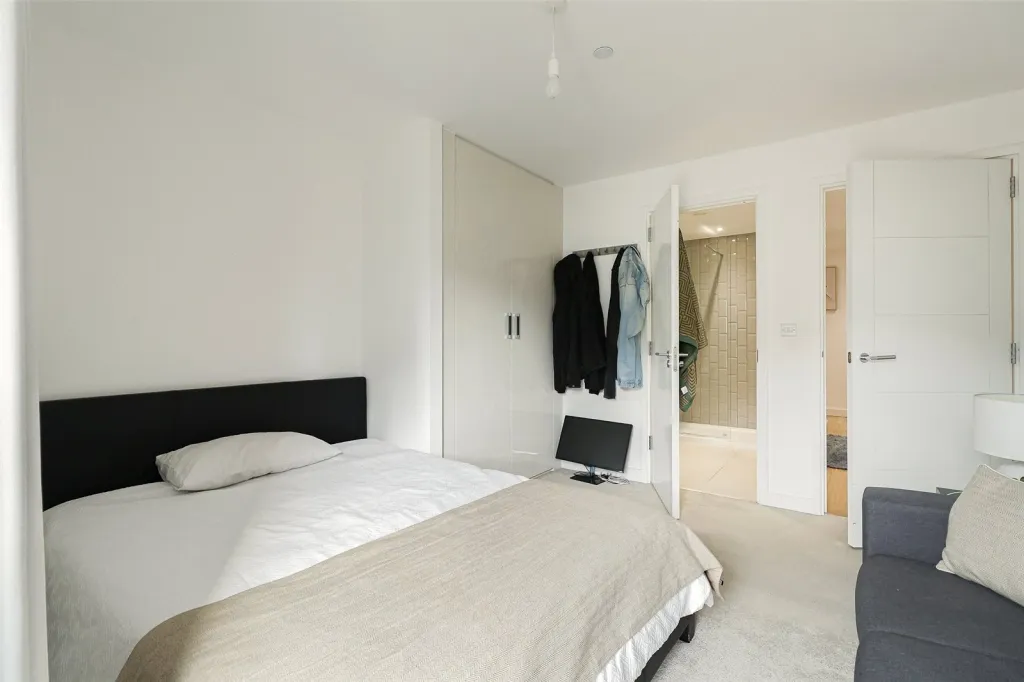 Caversham Road, Beaufort Park, NW9, photo 8
