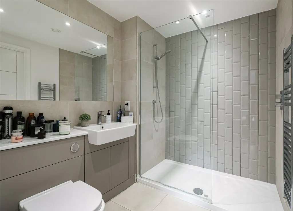 Caversham Road, Beaufort Park, NW9, photo 7