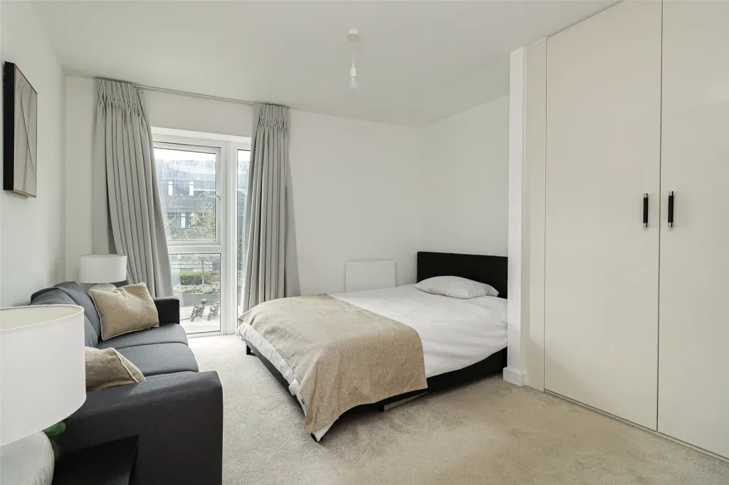 Caversham Road, Beaufort Park, NW9, photo 6