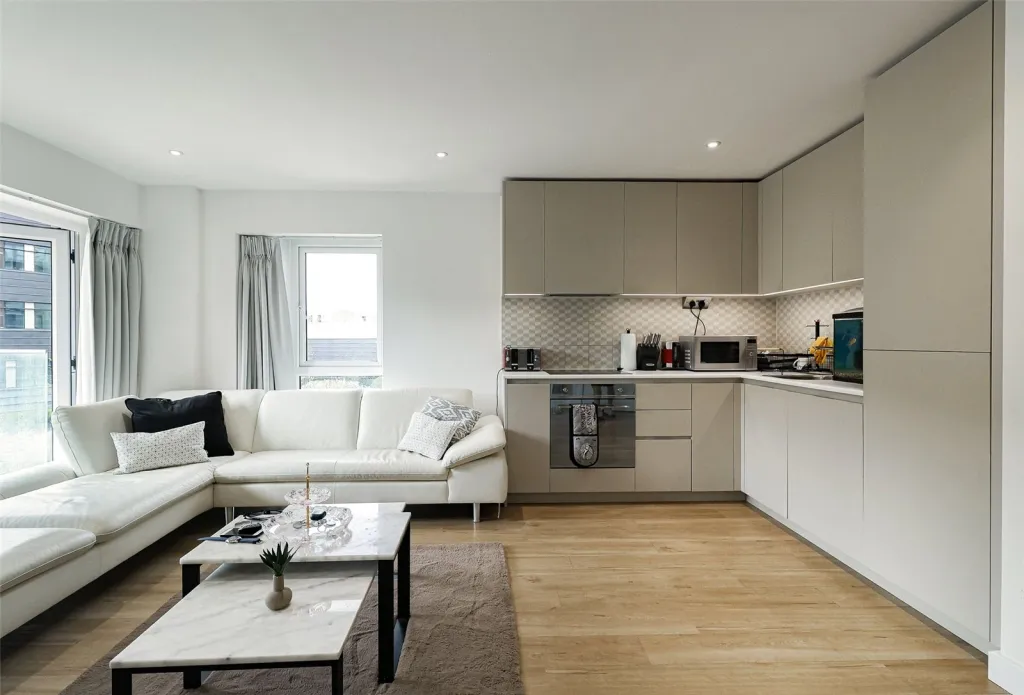 Caversham Road, Beaufort Park, NW9, photo 5