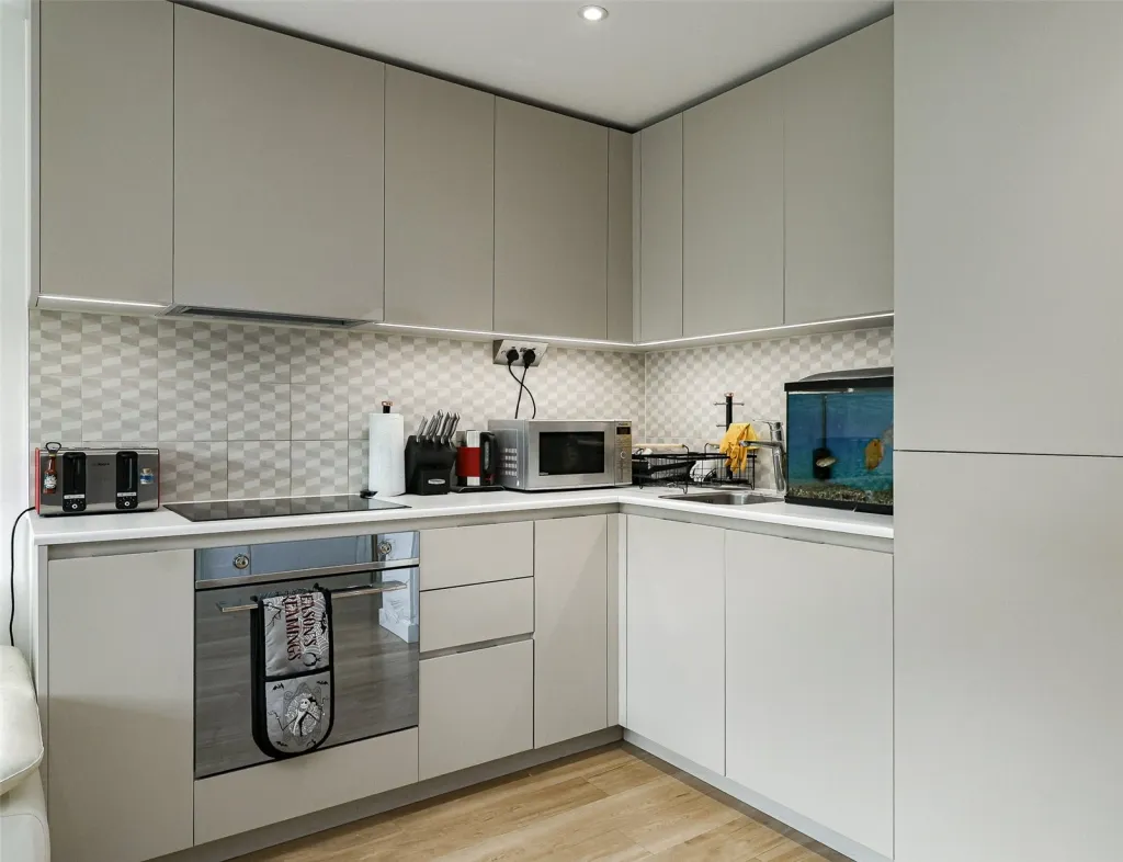 Caversham Road, Beaufort Park, NW9, photo 2