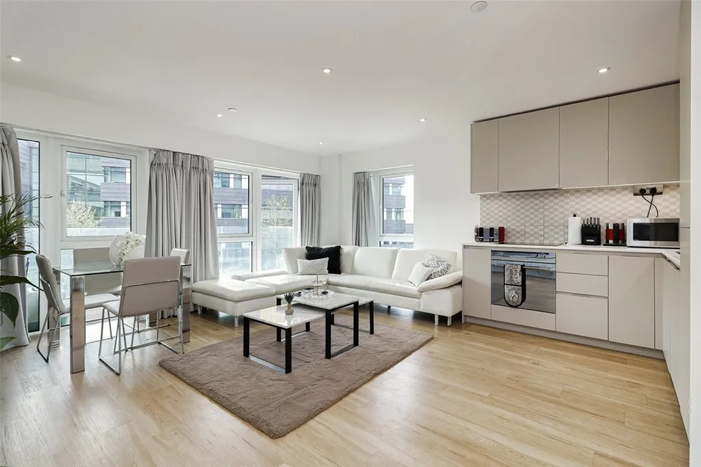 Caversham Road, Beaufort Park, NW9, photo 3