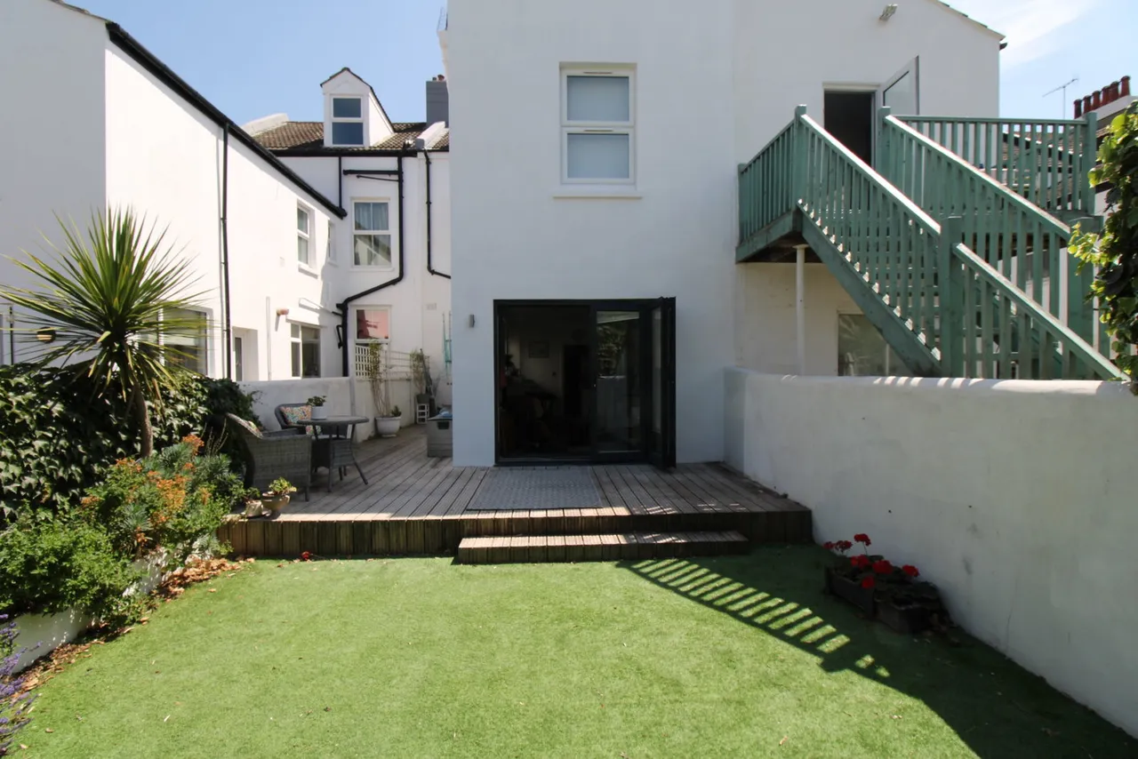 West Hove, BN3, photo 2
