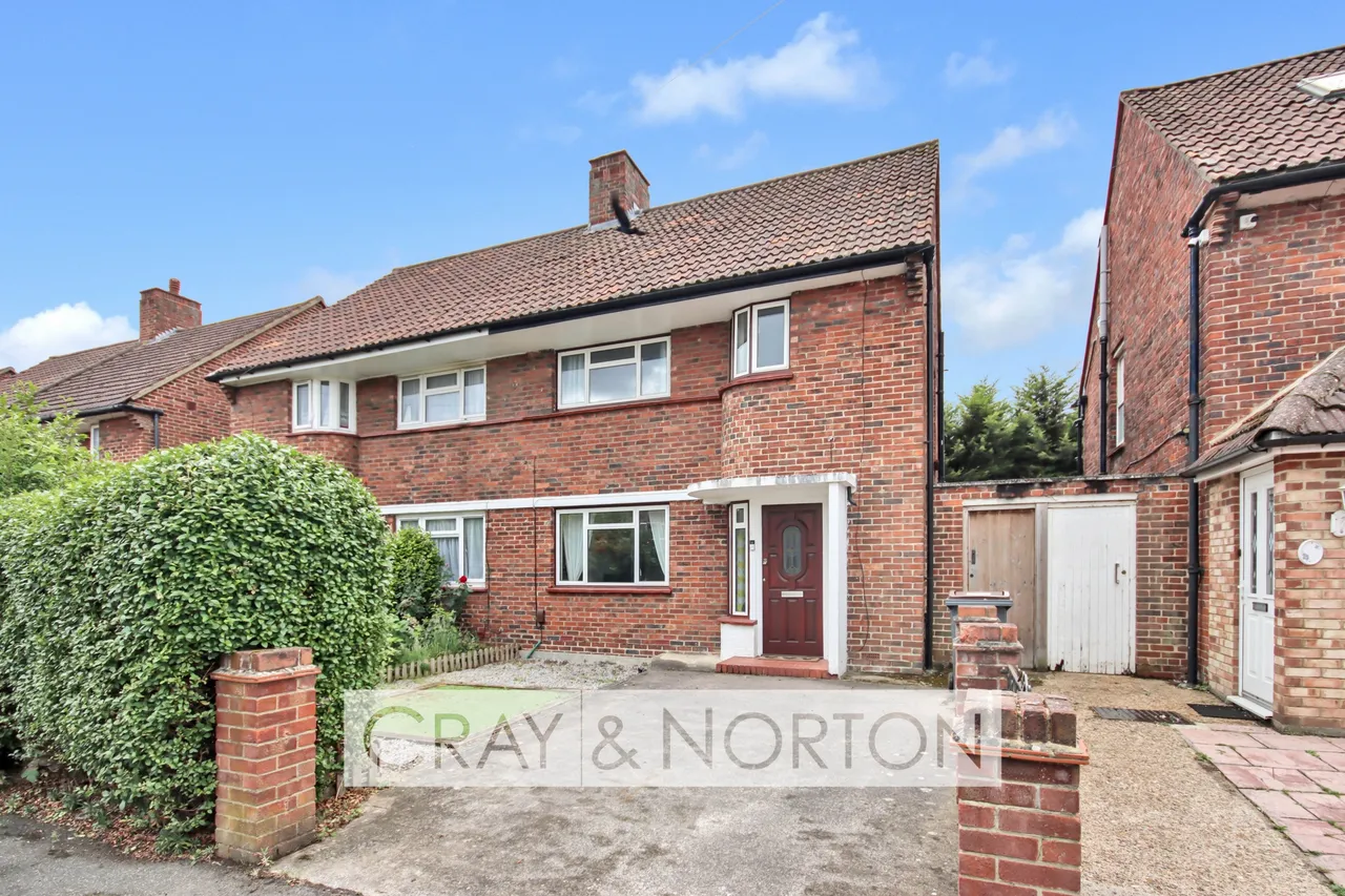 3 bed house for sale — Swinburne Crescent, Addiscombe, CR0 7BY