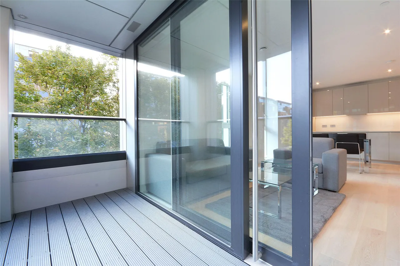 Apartment 201, Hurlock Heights, 4 Deacon Street, London, photo 5