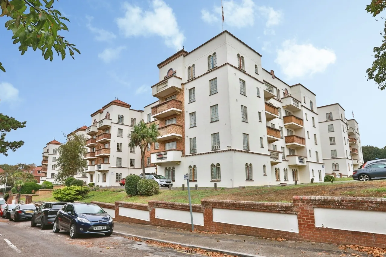 2 bed flat for sale, Sea Road, Boscombe, BH5