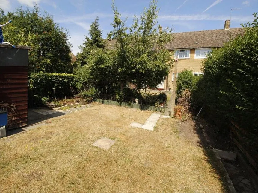 Frobisher Crescent, Staines-Upon-Thames, Middlesex, TW19, photo 9