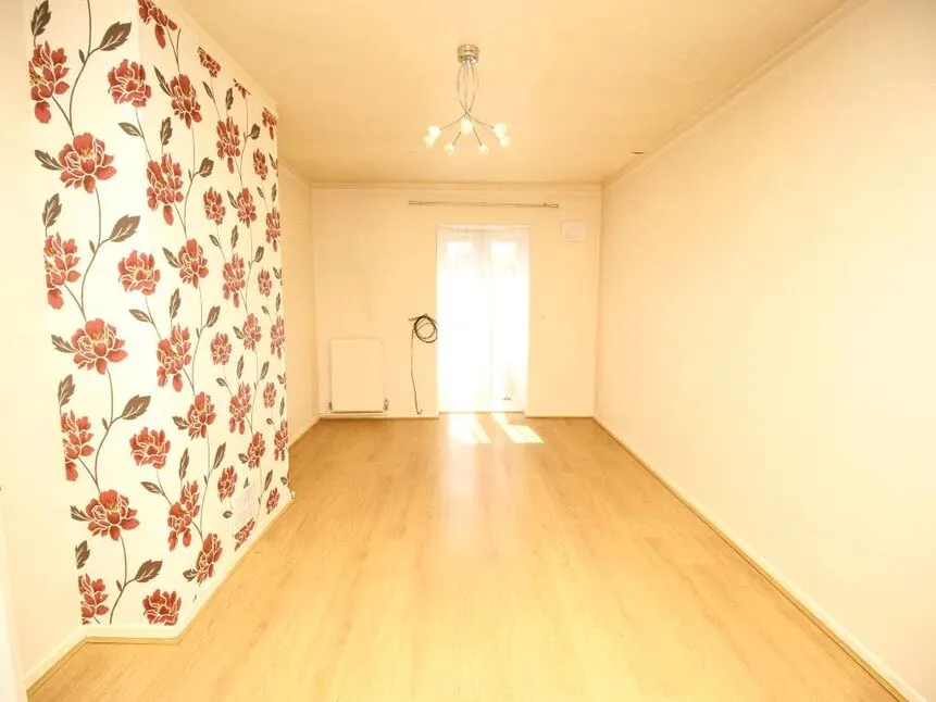 Frobisher Crescent, Staines-Upon-Thames, Middlesex, TW19, photo 7