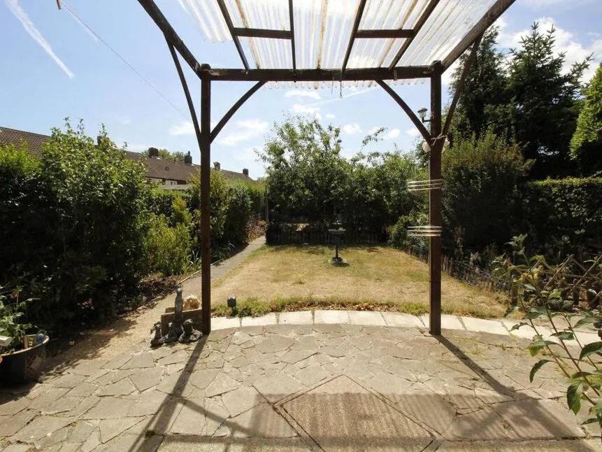 Frobisher Crescent, Staines-Upon-Thames, Middlesex, TW19, photo 8