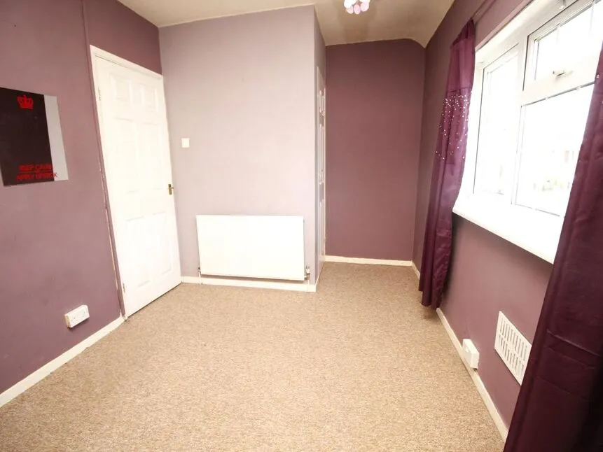 Frobisher Crescent, Staines-Upon-Thames, Middlesex, TW19, photo 6