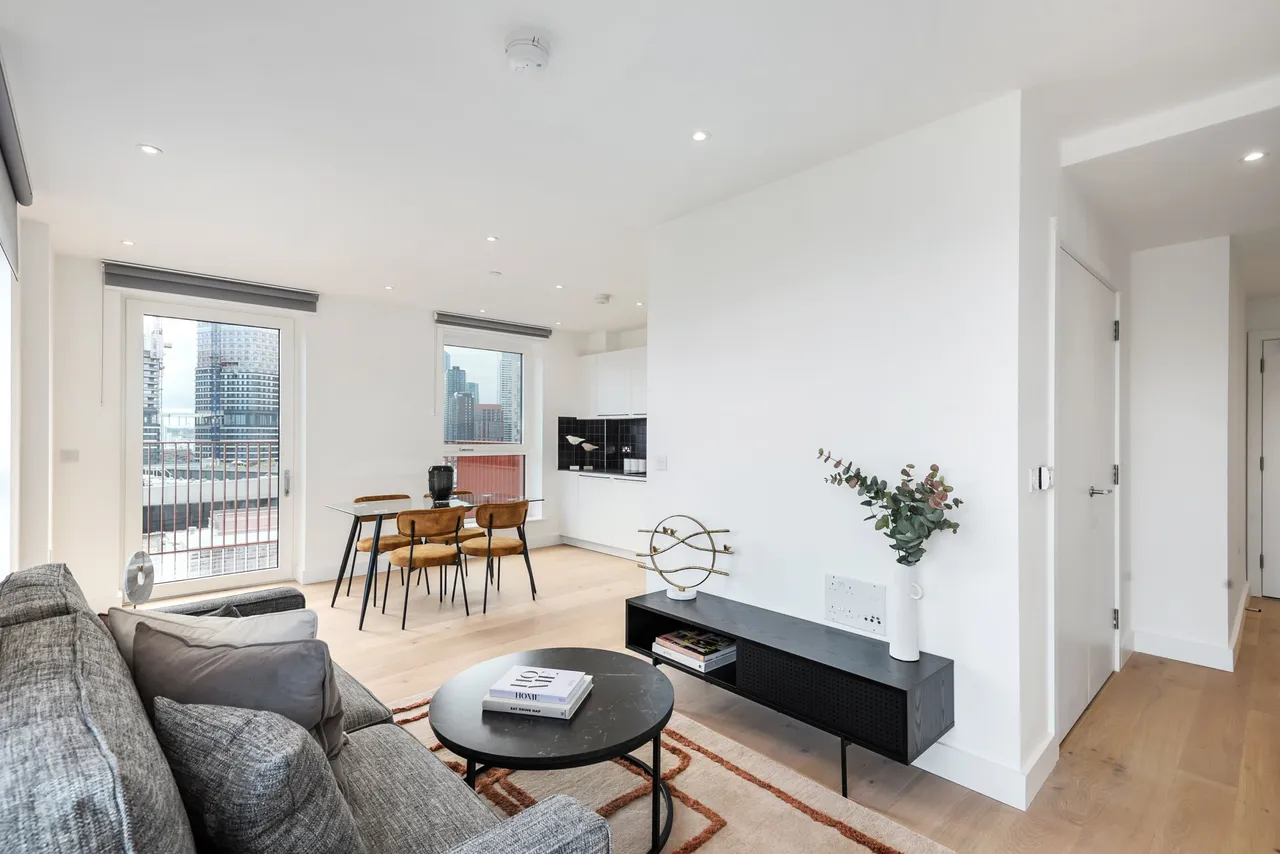 1 bed flat to rent, Escapade Place, London, E14