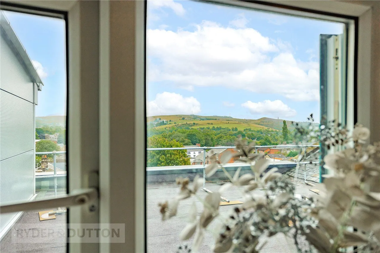 Mellor Street, Lees, OL4, photo 17