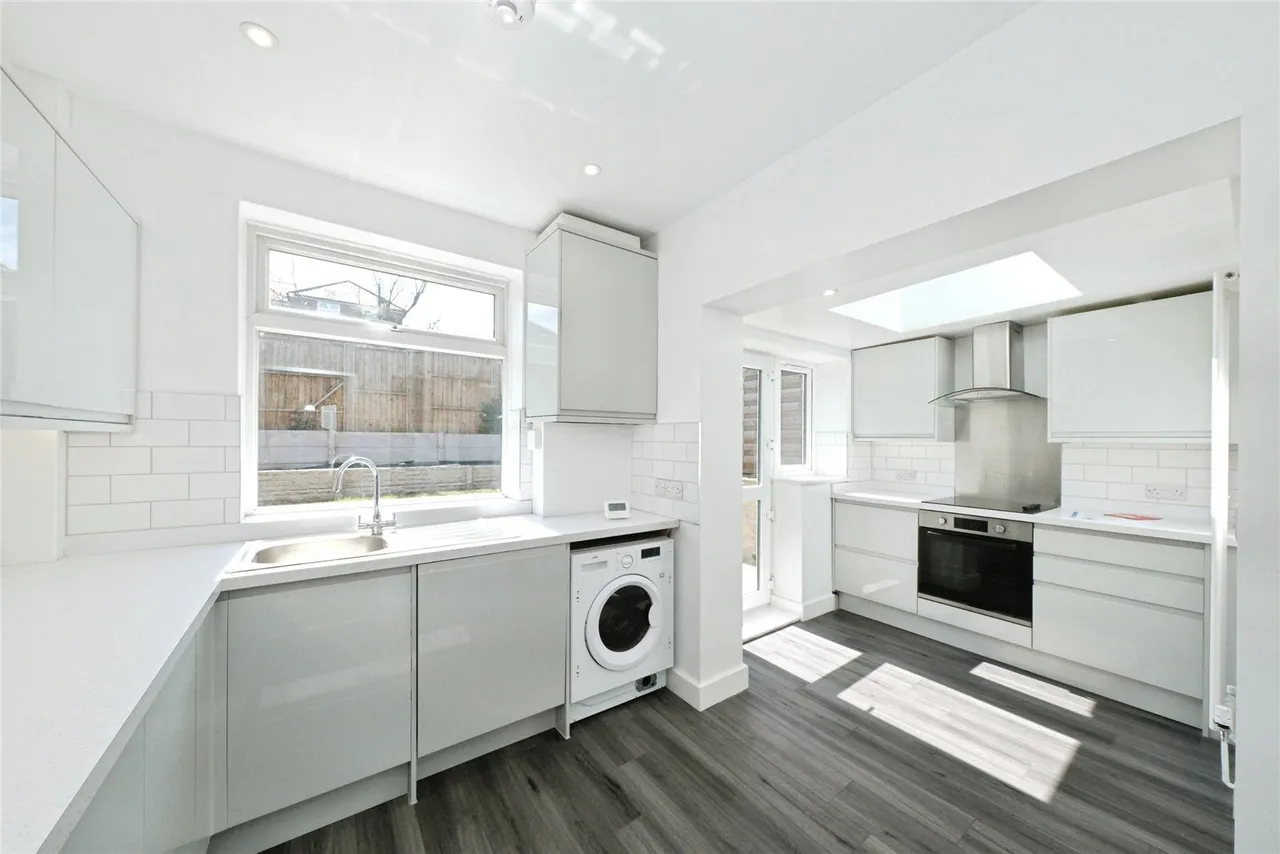 Ringstead Avenue, Sheffield, South Yorkshire, S10, photo 2