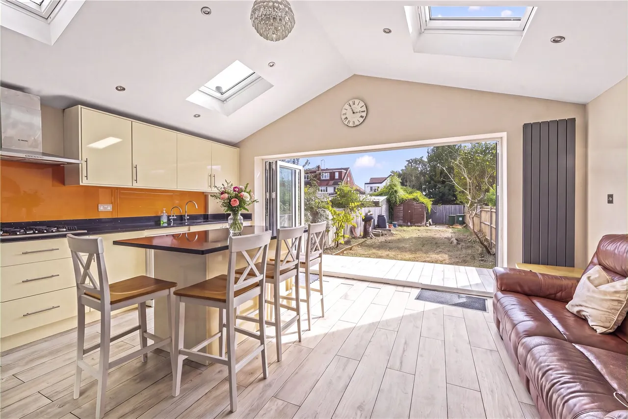 Holly Bush Lane, Hampton, TW12 2QY, photo 2