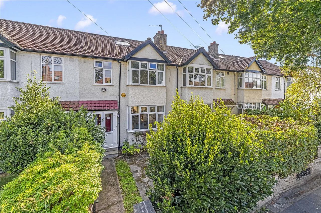 4 bed house to rent — Holly Bush Lane, Hampton, TW12 2QY