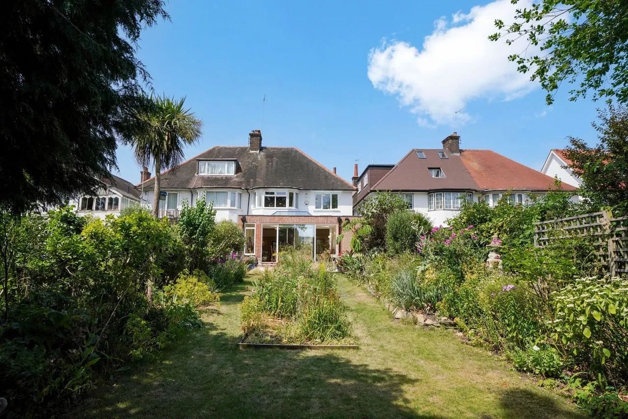 Rodborough Road, Golders Green NW11 8SA, photo 3