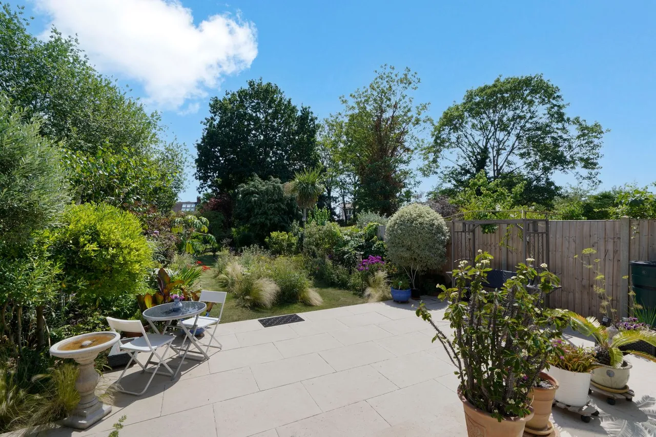 Rodborough Road, Golders Green NW11 8SA, photo 5