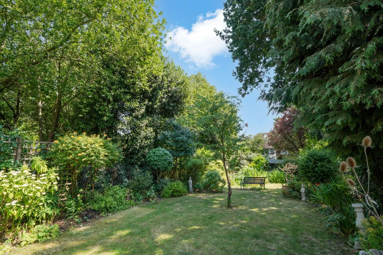 Rodborough Road, Golders Green NW11 8SA, photo 4