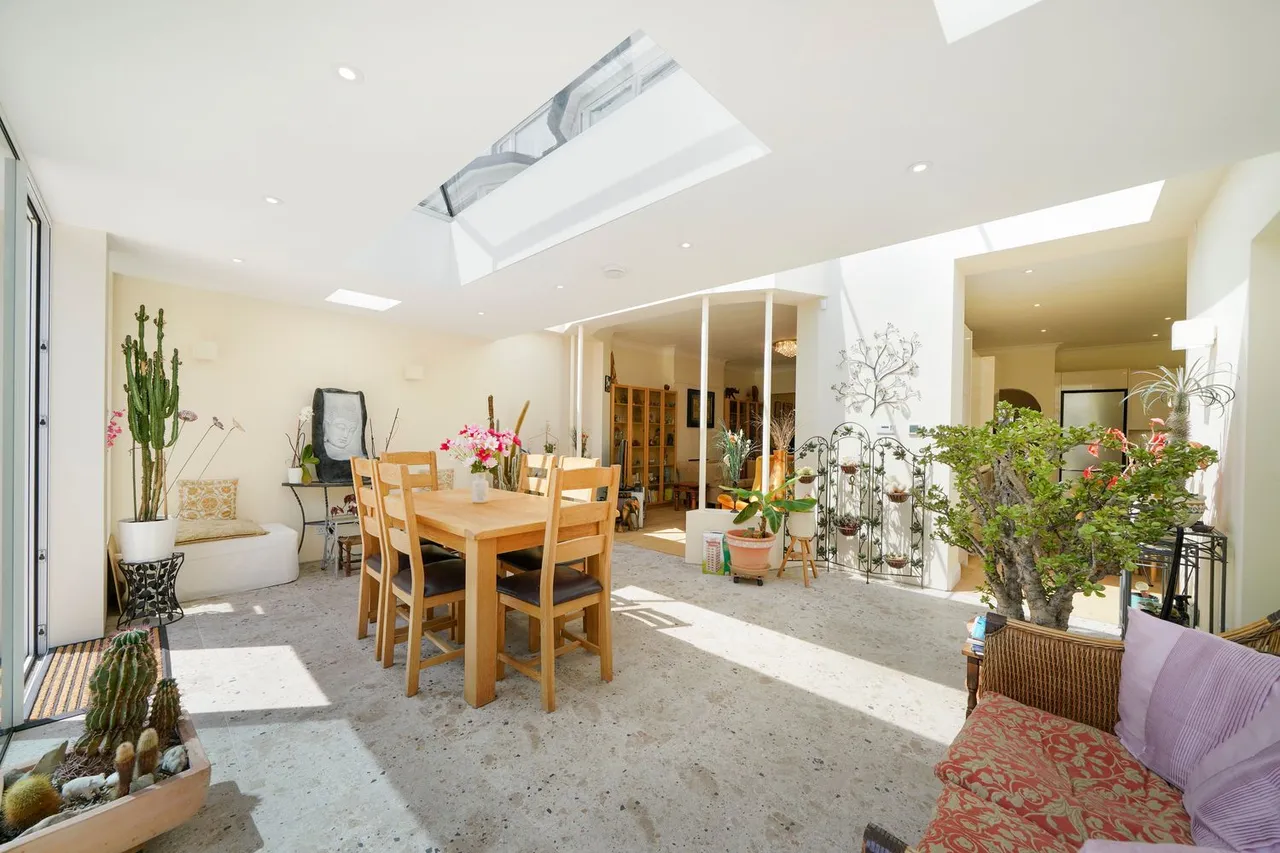Rodborough Road, Golders Green NW11 8SA, photo 10