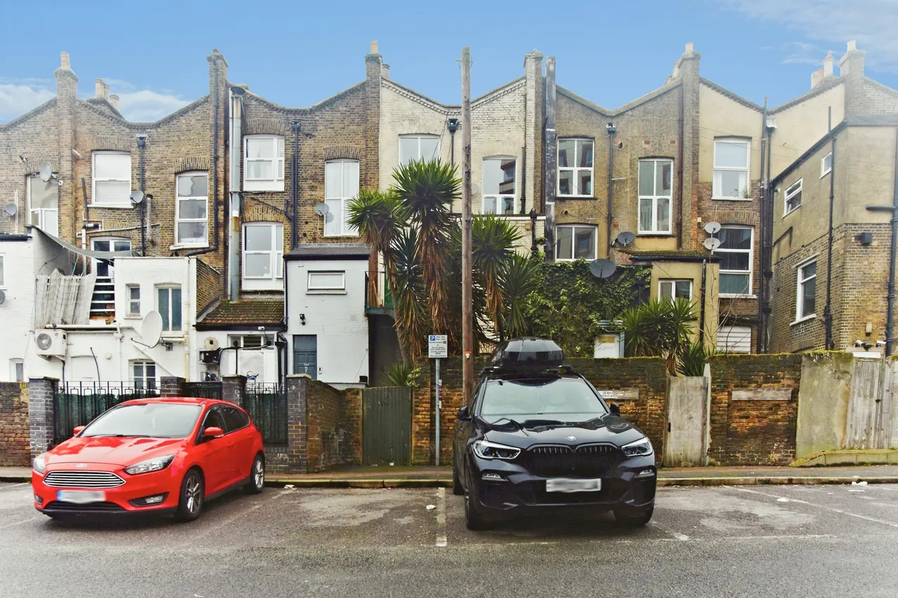 1 bed flat for sale, High Street, London, SE25