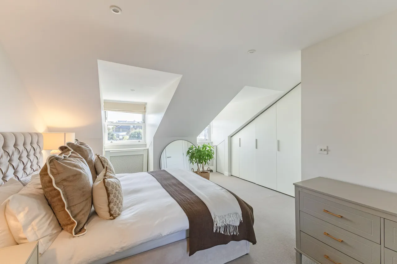 Old York Road, London, SW18, photo 12