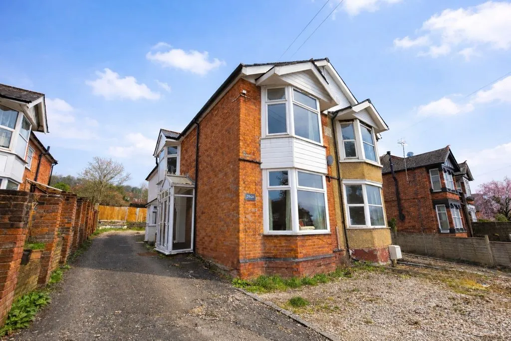 2 bed house for sale — West Wycombe Road, High Wycombe HP12 3AR