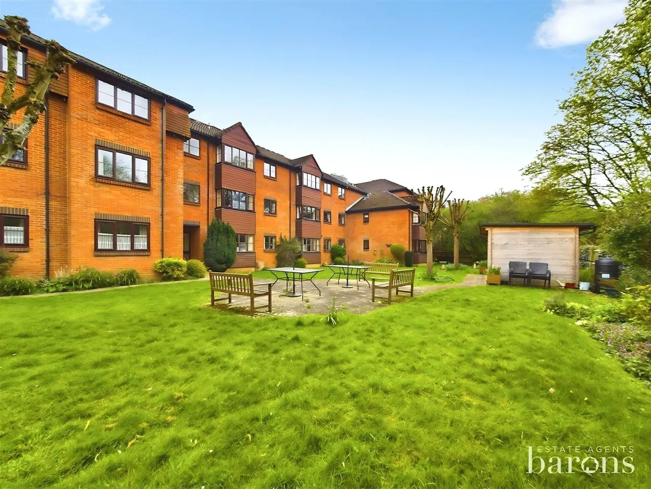 Oakfields, Lychpit, RG24, photo 9