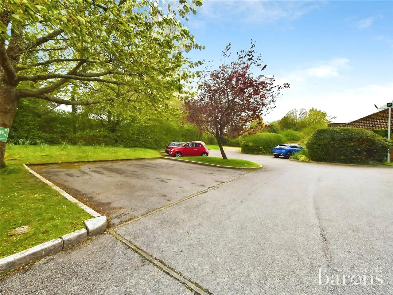 Oakfields, Lychpit, RG24, photo 8