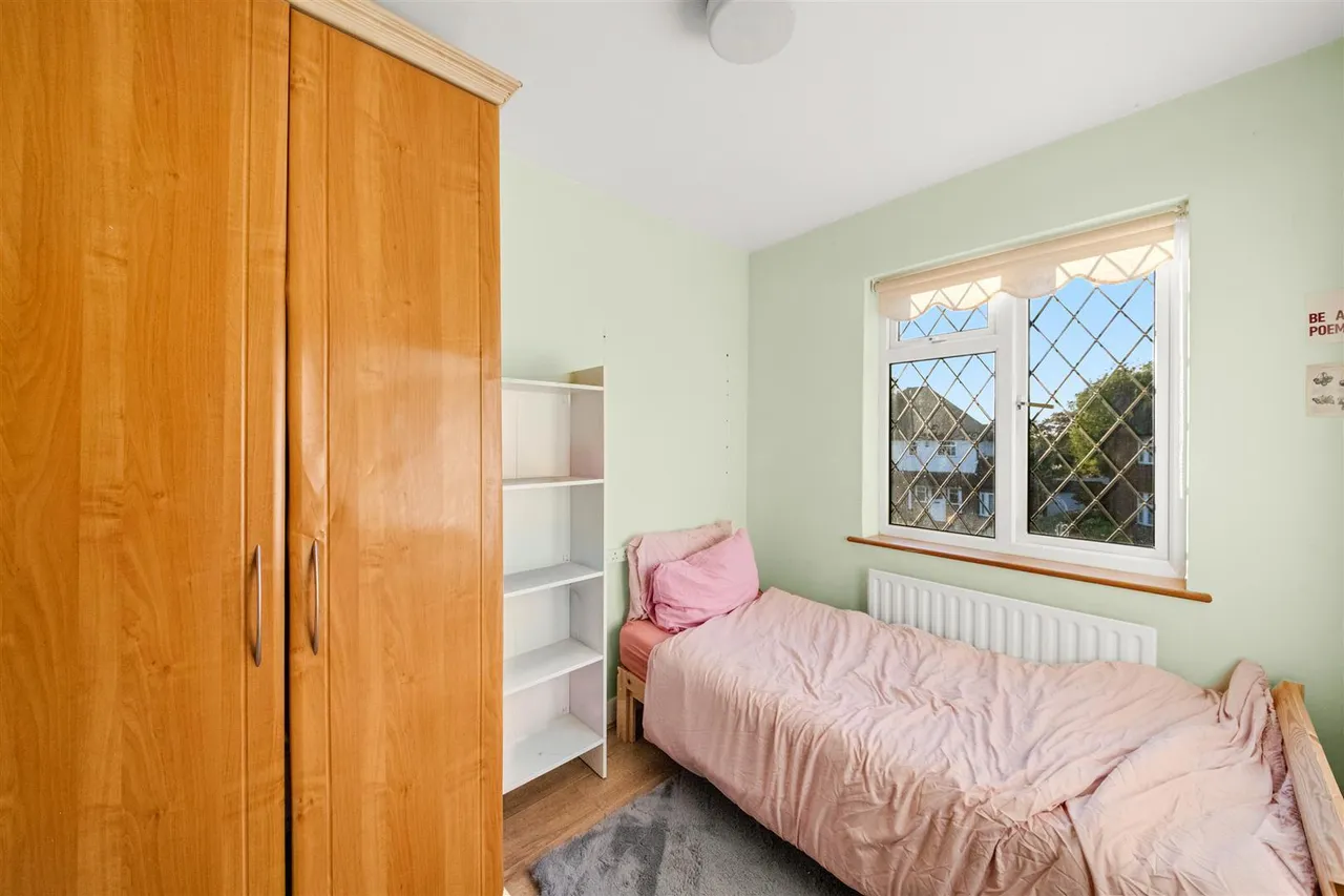 Belmont Close, Uxbridge, photo 14