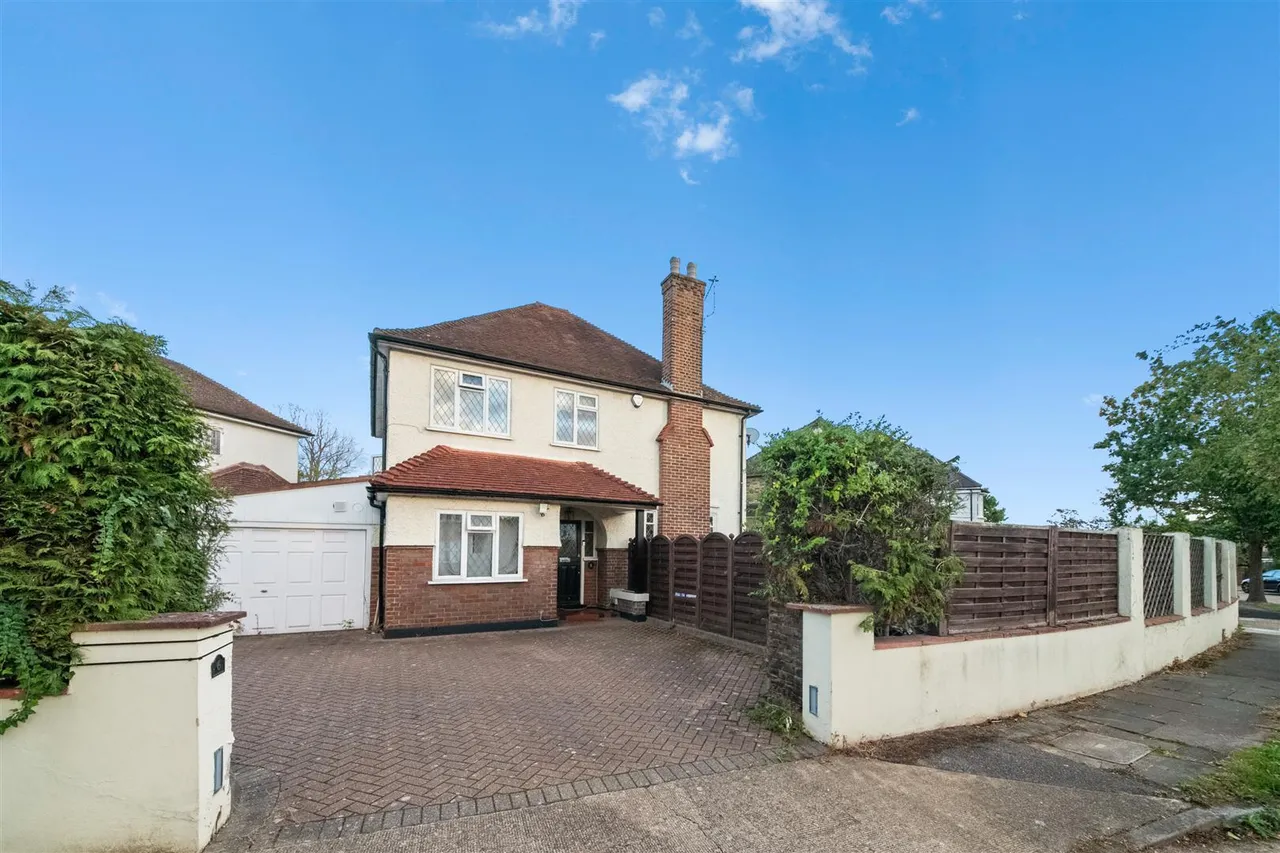 4 bed house for sale, Belmont Close, Uxbridge