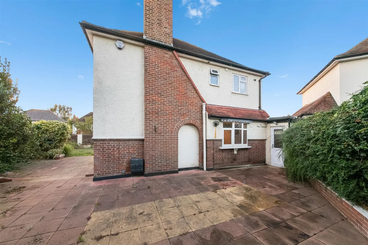 Belmont Close, Uxbridge, photo 16